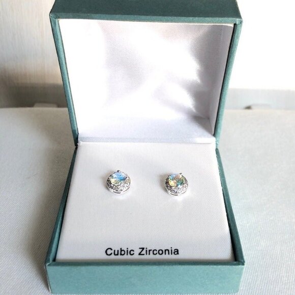 Cubic Zirconia Round Stud Pierced Earrings NIB - Picture 2 of 11
